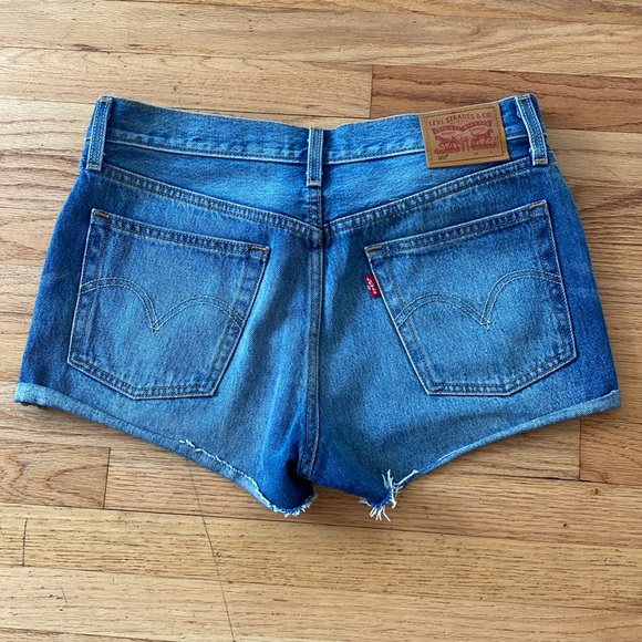 Levi’s Cutoff Jean Short 501 Buttonfly - Picture 3 of 5